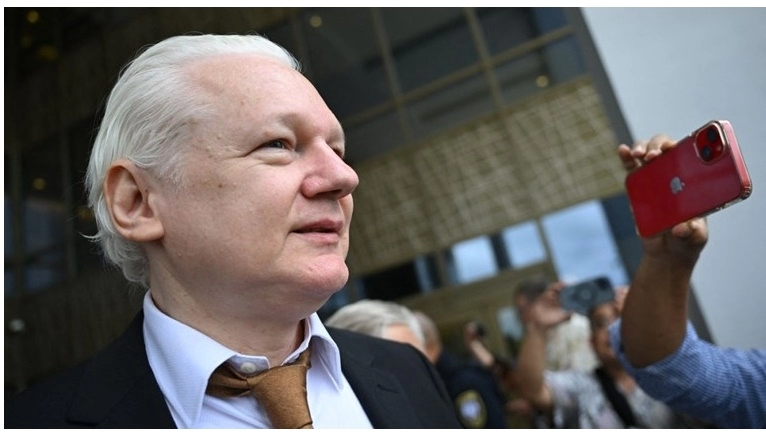 Julian Assange je slobodan čovjek